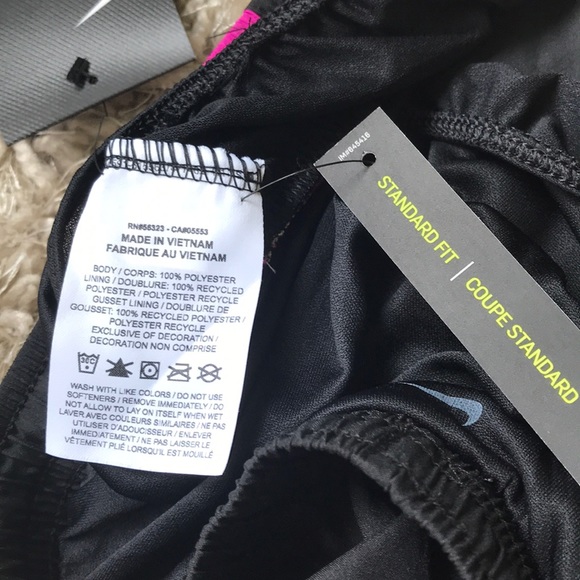 Nike Women’s Shorts - NEW - Picture 5 of 5